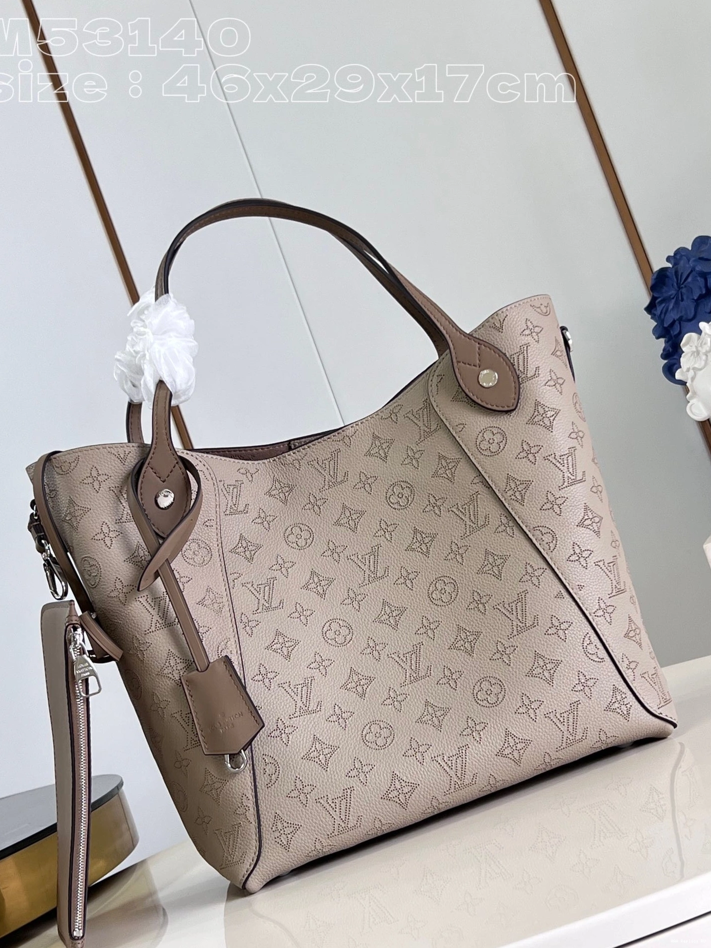 Aaa replica ru 29.5 VUITTON x HINA-46 LOUIS x 17CM 0812